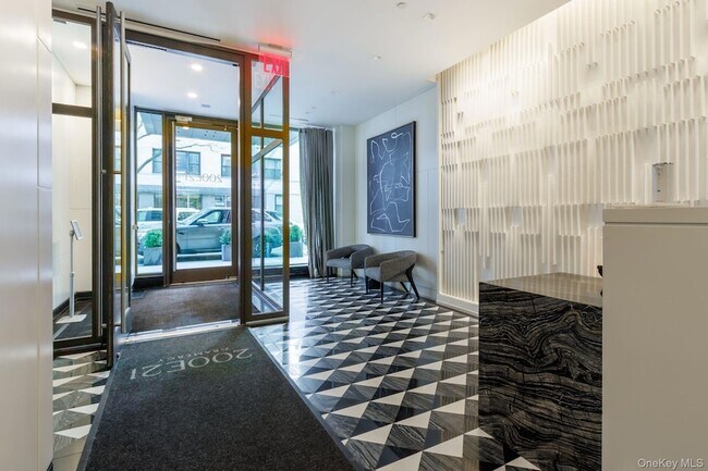 Building Photo - 200 E 21st St