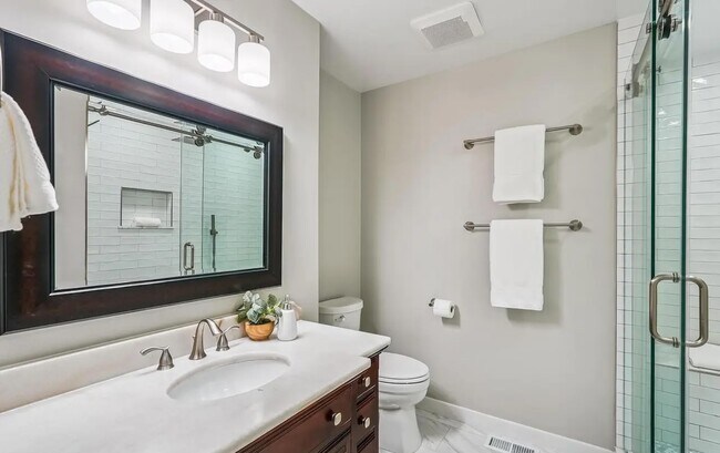 Building Photo - 276 W Meadowland Ln