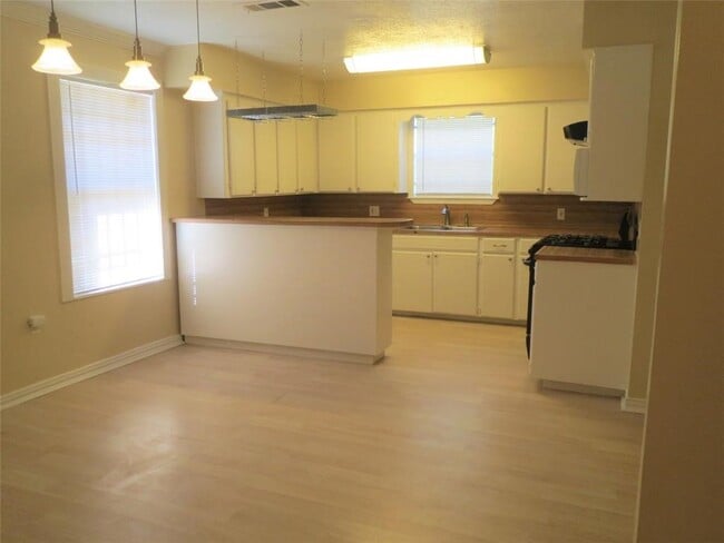 Building Photo - 941 Ashland Blvd