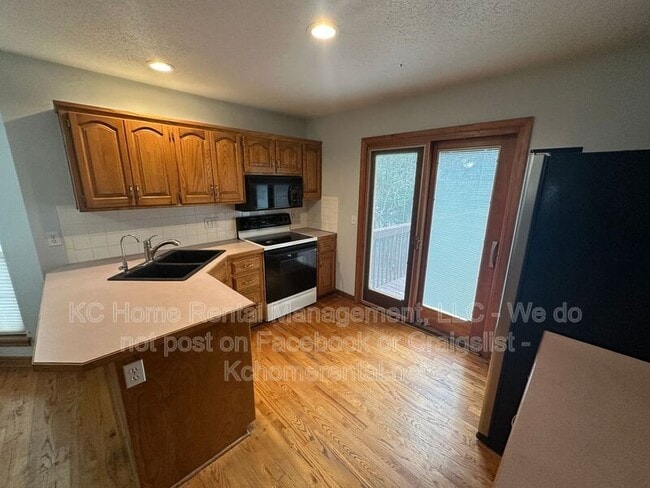 Building Photo - 15139 W 132nd St
