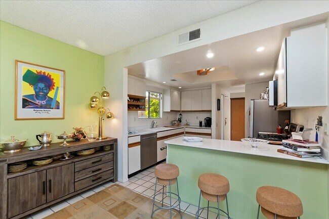 Building Photo - 1326 Tiffany Cir N
