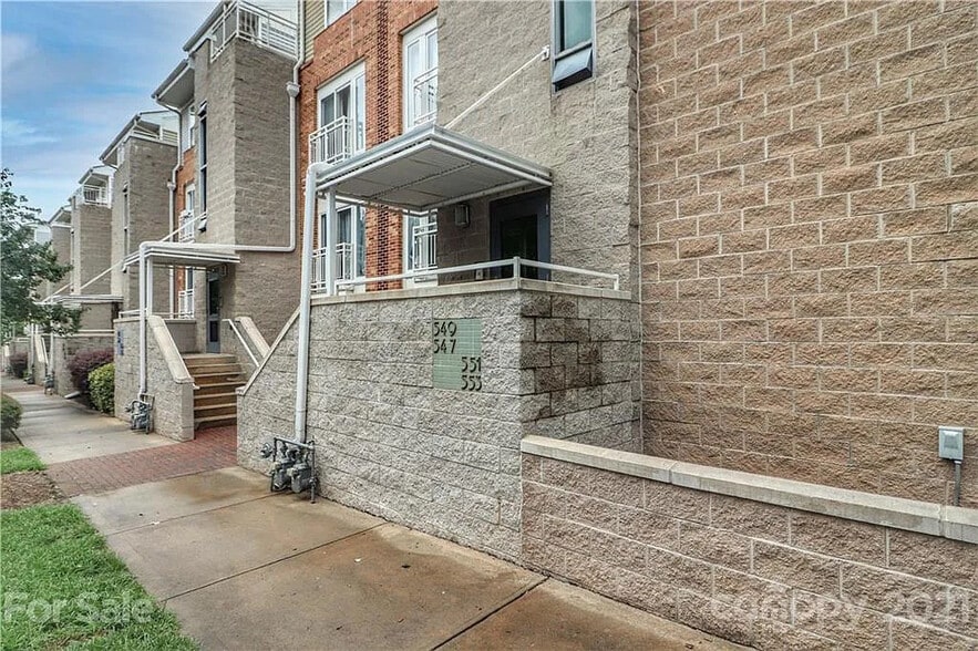 Building Photo - Room in Condo on Donatello Avenue