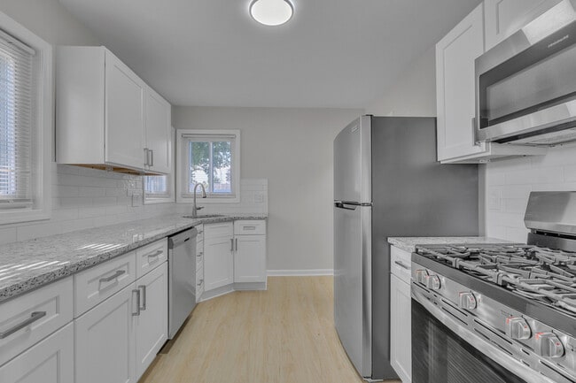 Building Photo - 31611 Lonnie Blvd