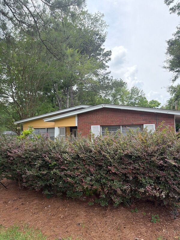 Building Photo - 663 Queen Julianna Ln