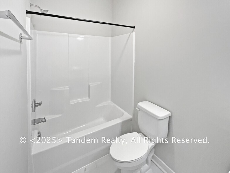 Building Photo - 3647 Hydes Ferry Rd