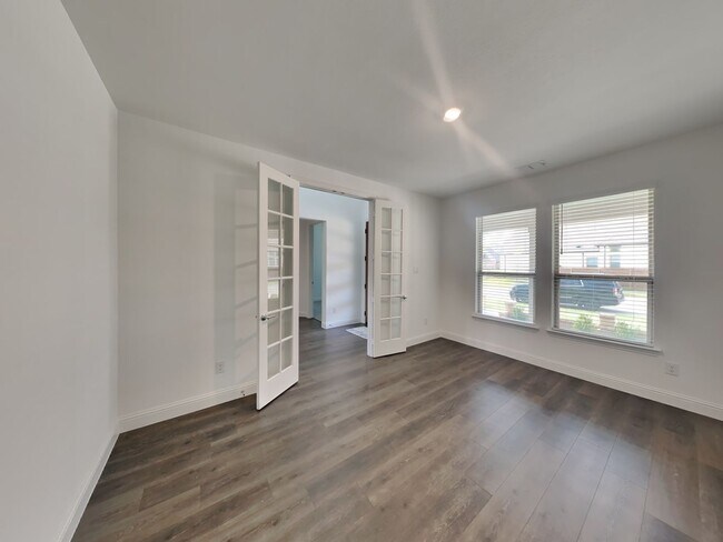 Building Photo - LIVING IN LUXURY! ½ off the first full month’s rent with move-in on or before 11/30/2025.