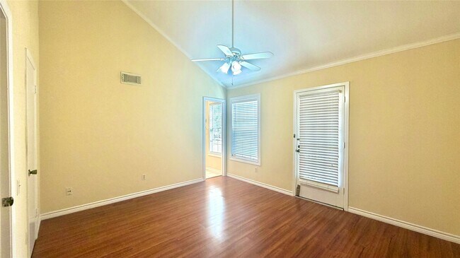 Building Photo - 11710 Southlake Dr