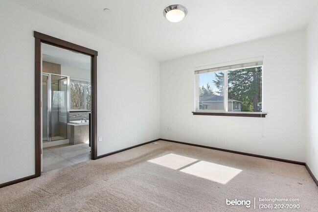 Building Photo - 12010 27th Ct S
