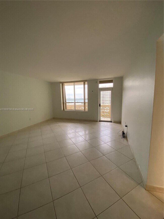 Building Photo - 10185 Collins Ave