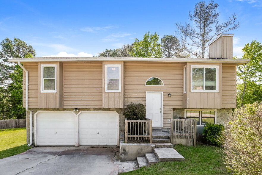 Primary Photo - 2098 Drake Ct