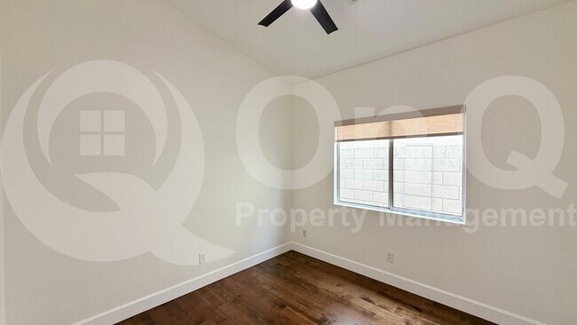 Building Photo - 920 W Breckenridge Ave
