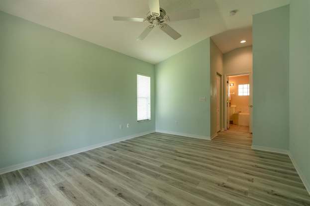 Building Photo - 704 Captains Dr