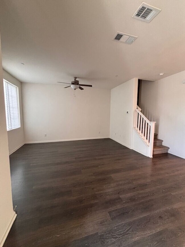 Building Photo - Welcome home to this beautiful Murrieta Town Home!