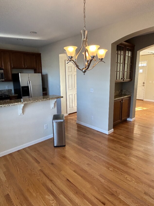 Building Photo - Great Lowry Townhome!