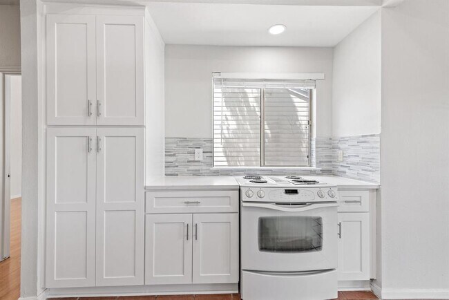 Building Photo - 307 Cuernavaca Dr N