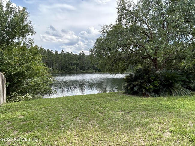 Building Photo - 10258 Meadow Point Dr