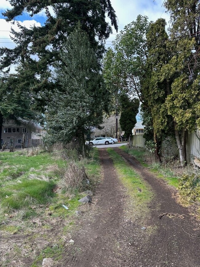 Building Photo - North Gate - Cozy 2 bed/ 1 bath house with...