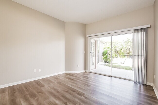 Building Photo - 1409 Center St