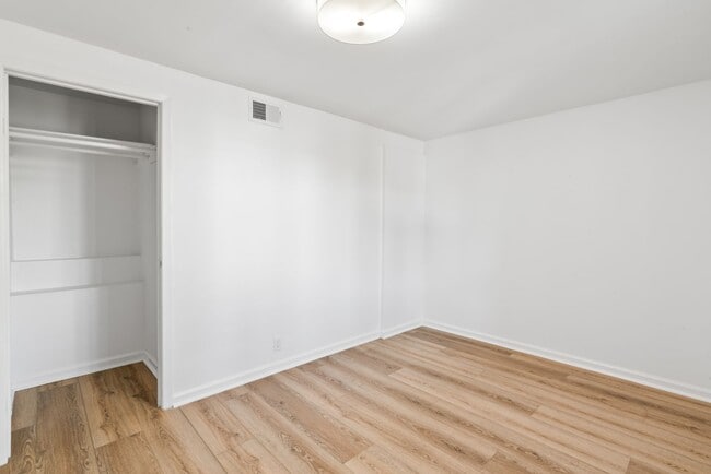 Building Photo - Remodeled 4Bd/2.5Ba Single-Family Home in ...