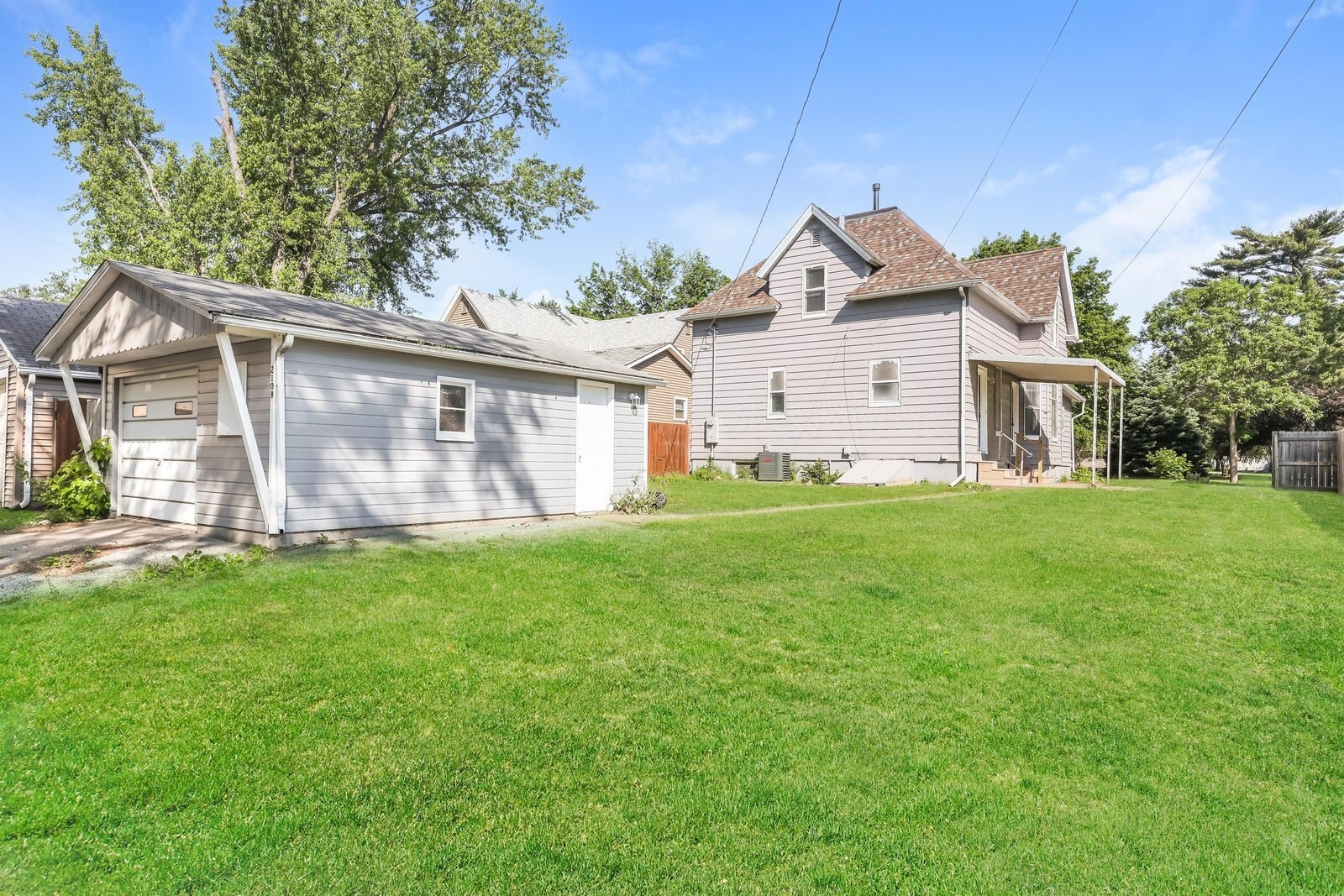Building Photo - 2109 Claussen St