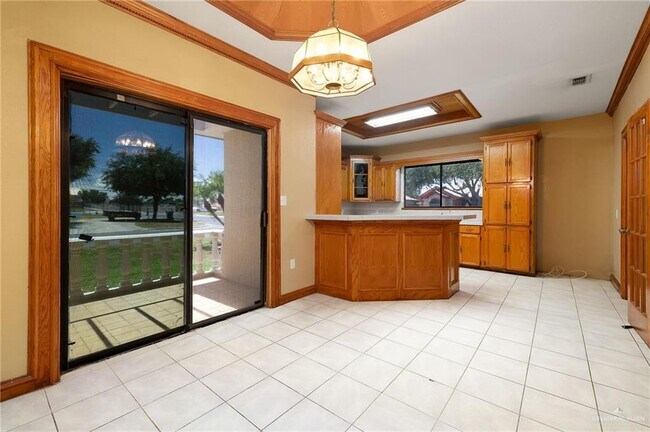 Building Photo - 604 Crystal Dr