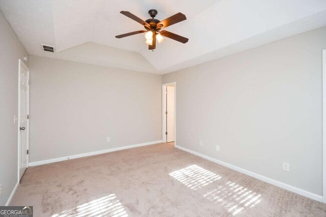 Building Photo - 300 Claremont Dr