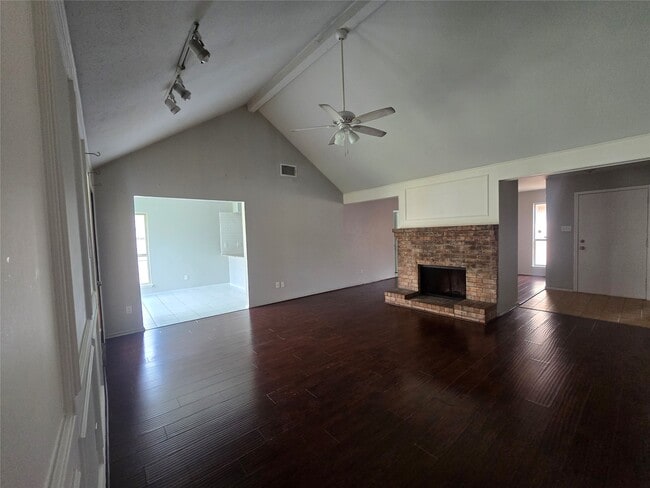 Building Photo - 1818 Pine Hollow Dr