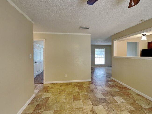 Building Photo - Cozy 3bd/1.5bth Home!!