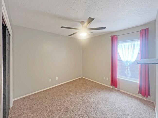 Building Photo - 4626 N Backstretch Rd