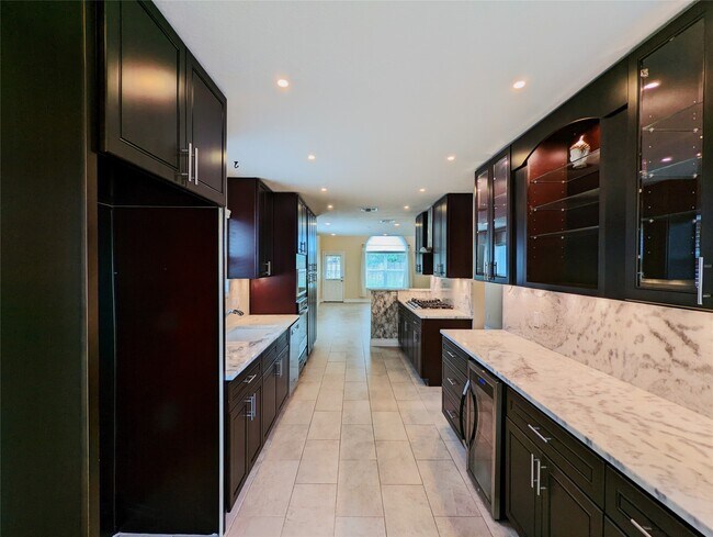 Building Photo - 8815 Lyndonnille Falls Ln