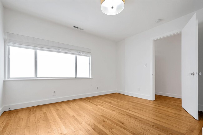 Building Photo - Two Bedroom Condo in Hayes Valley - Please Contact for Showing Availability!