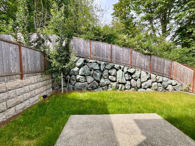 Building Photo - Beautiful and Modern 4-Bedroom Home with S...