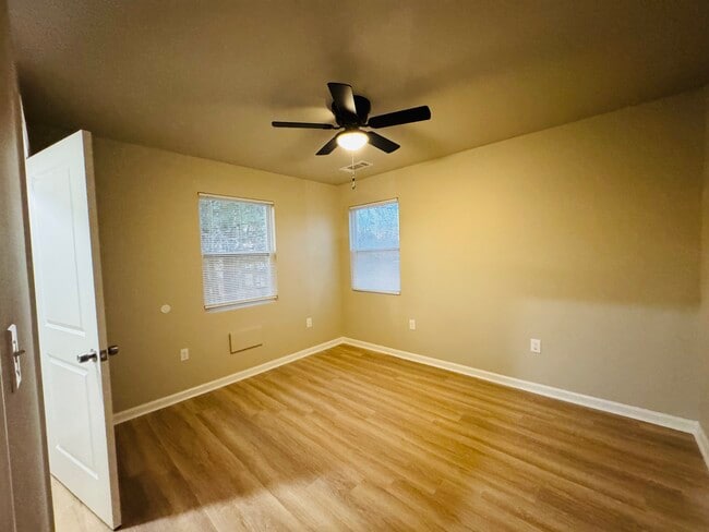 Building Photo - 2447 McAlpine Terrace