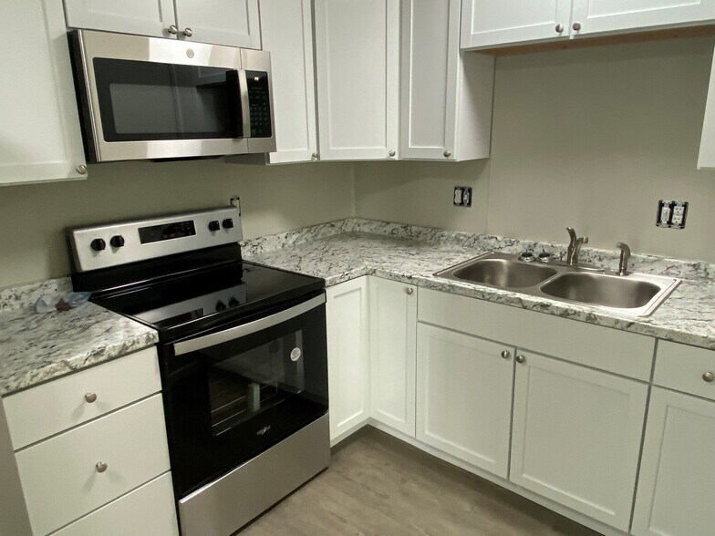 Building Photo - 2702 Dale Dr