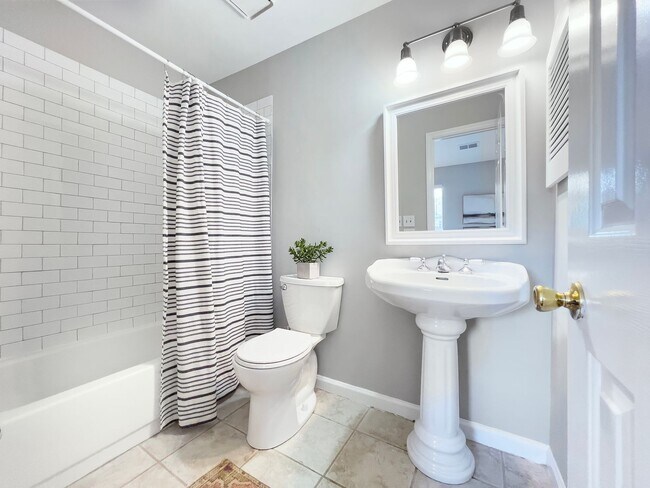 Building Photo - Discover this beautifully updated Raintree townhome featuring an open floor plan and a range of c...