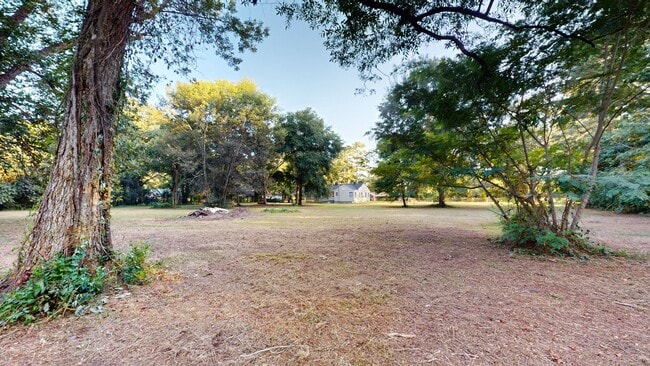 Building Photo - 2 acres in Millbrook w/ large screened in ...
