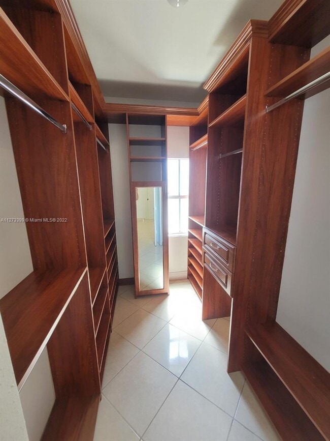 Building Photo - 1150 SW 154th Ave