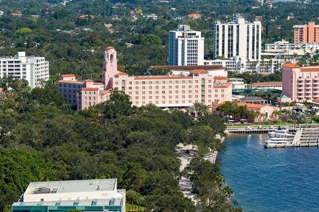 Building Photo - 175 1st St S