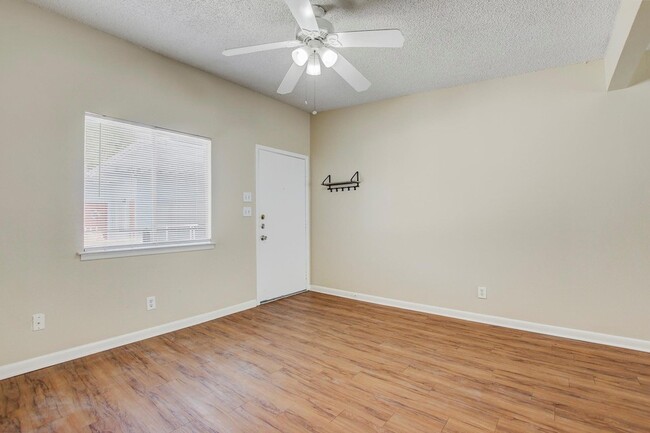 Building Photo - 2408 Longview St
