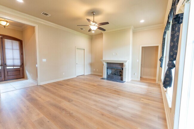 Building Photo - 10011 Loveland Ct