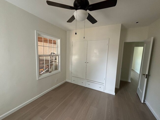 Building Photo - 5533 Mariposa Ave