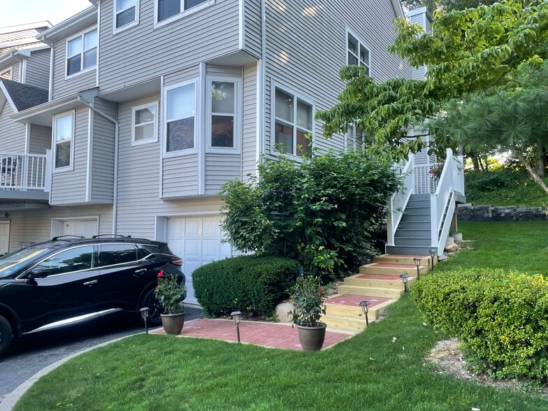 Private Entrance - 20 Leeward Ln