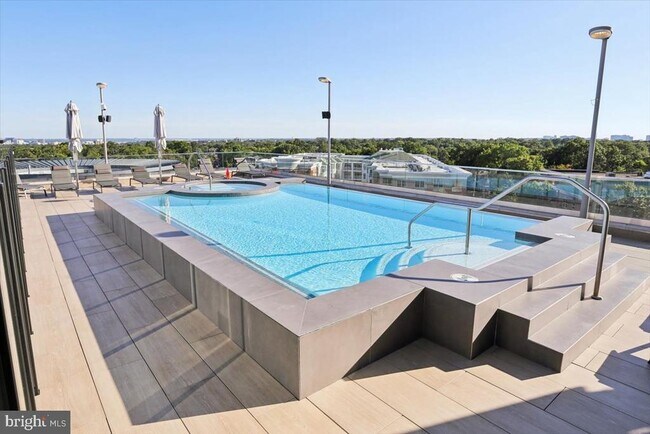 Building Photo - 1021 N Garfield St