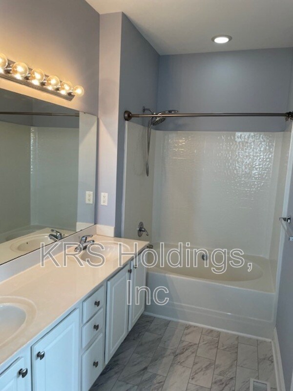 Building Photo - 1617 Mudham Rd