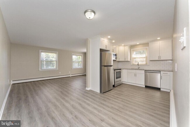 Building Photo - 243 Roesch Ave