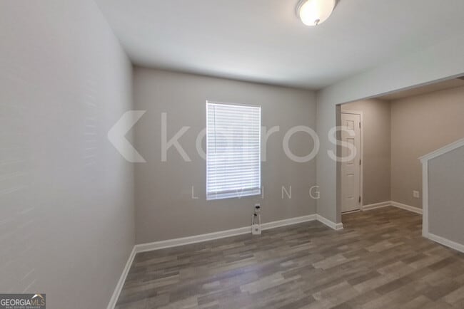 Building Photo - 214 York Ln