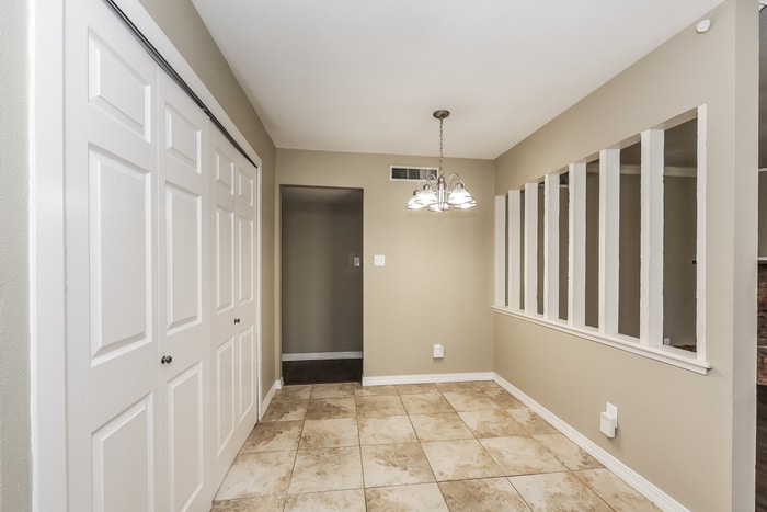 Building Photo - 404 Woodcrest Way