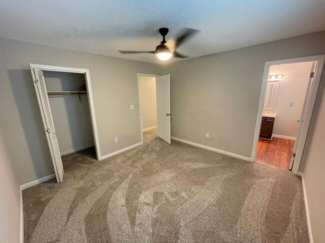 Building Photo - Quaint End Unit Two Bedroom Townhome in Cary