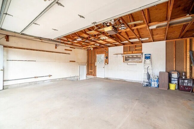 Building Photo - 3419 Gerrard Ave
