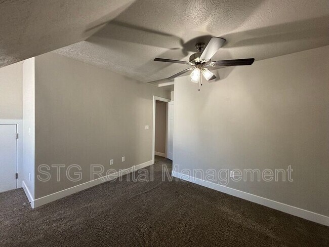 Building Photo - 1509 W Topaz Dr